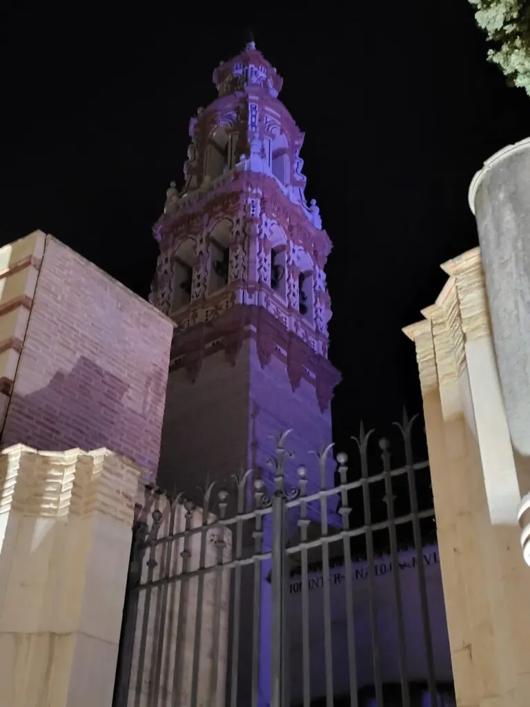 provincia-sevilla-iluminada-azul-dia-daño-cerebral-adquirido