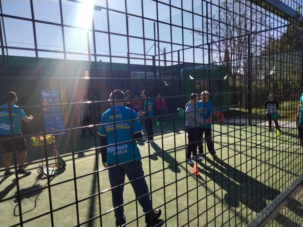 formacion-padel-adaptado-daño-cerebral-adquirido