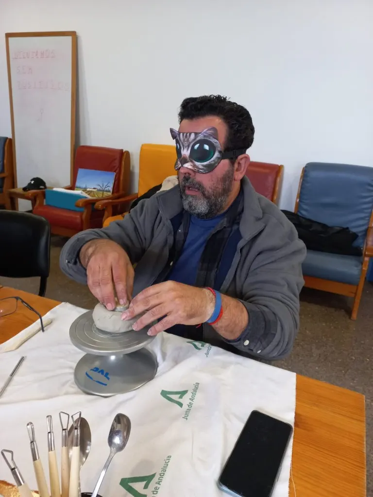 daño-cerebral-adquirido-sevilla-ictus-traumatismo-taller-modelado-barro
