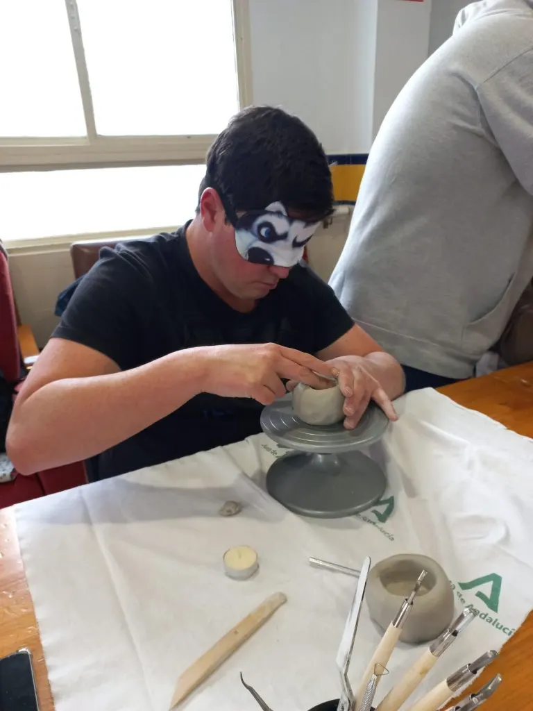 daño-cerebral-adquirido-sevilla-ictus-traumatismo-taller-modelado-barro