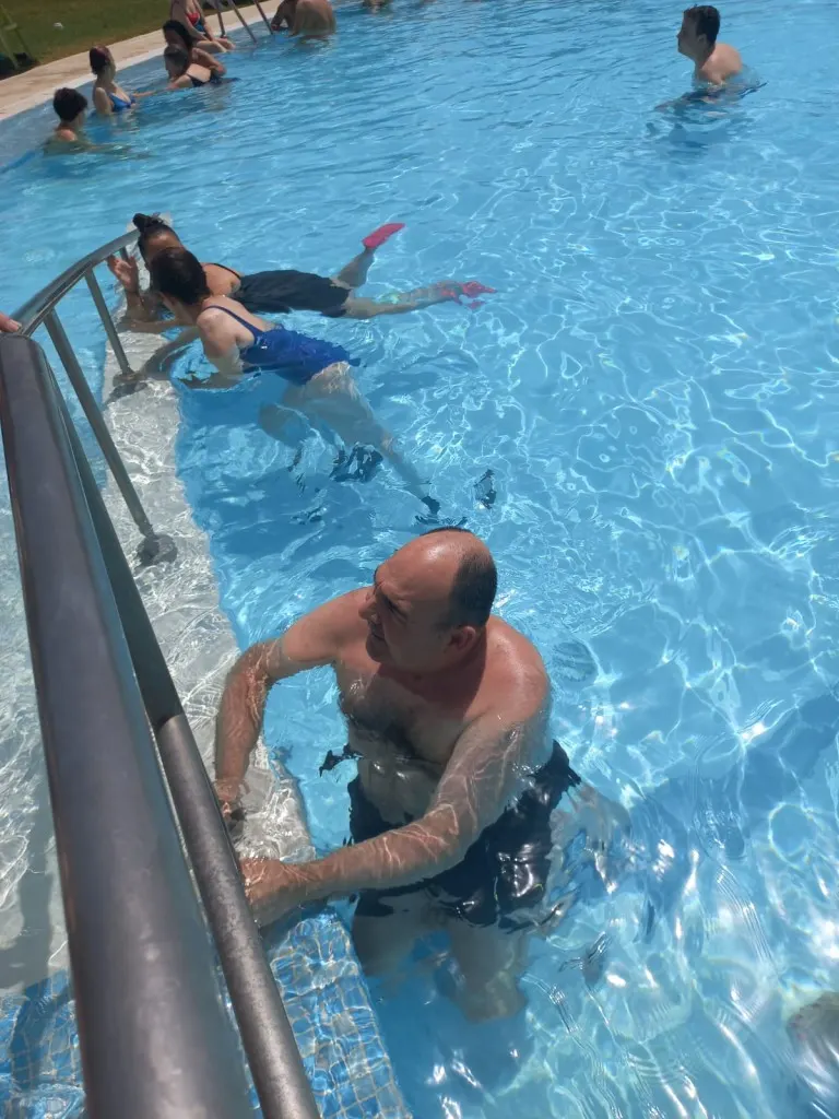 piscina-adaptada-daño-cerebral-adquirido-sevilla-ictus-traumatismo