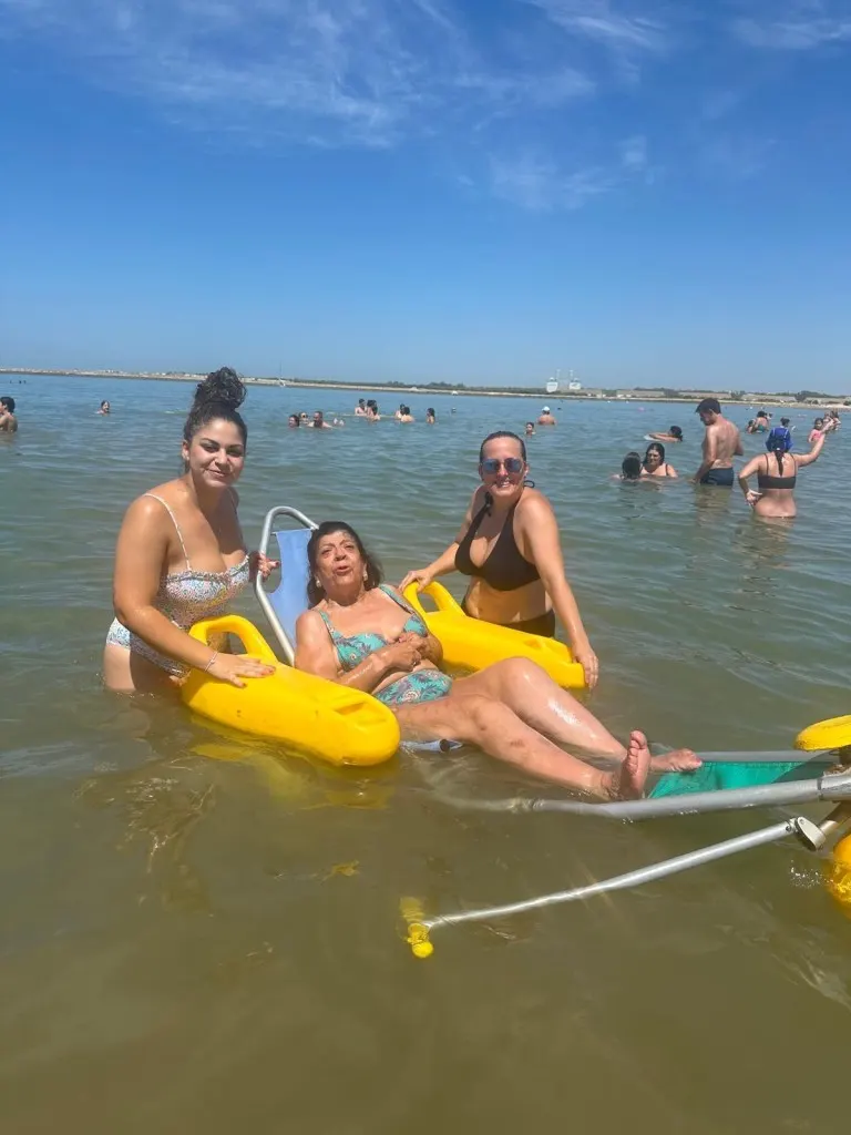 ocio-inclusivo-playa-daño-cerebral-sevilla-ictus