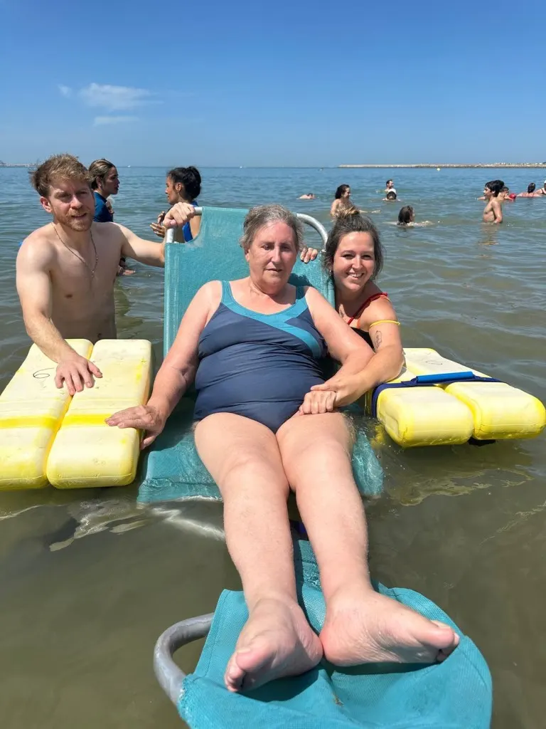 ocio-inclusivo-playa-daño-cerebral-sevilla-ictus