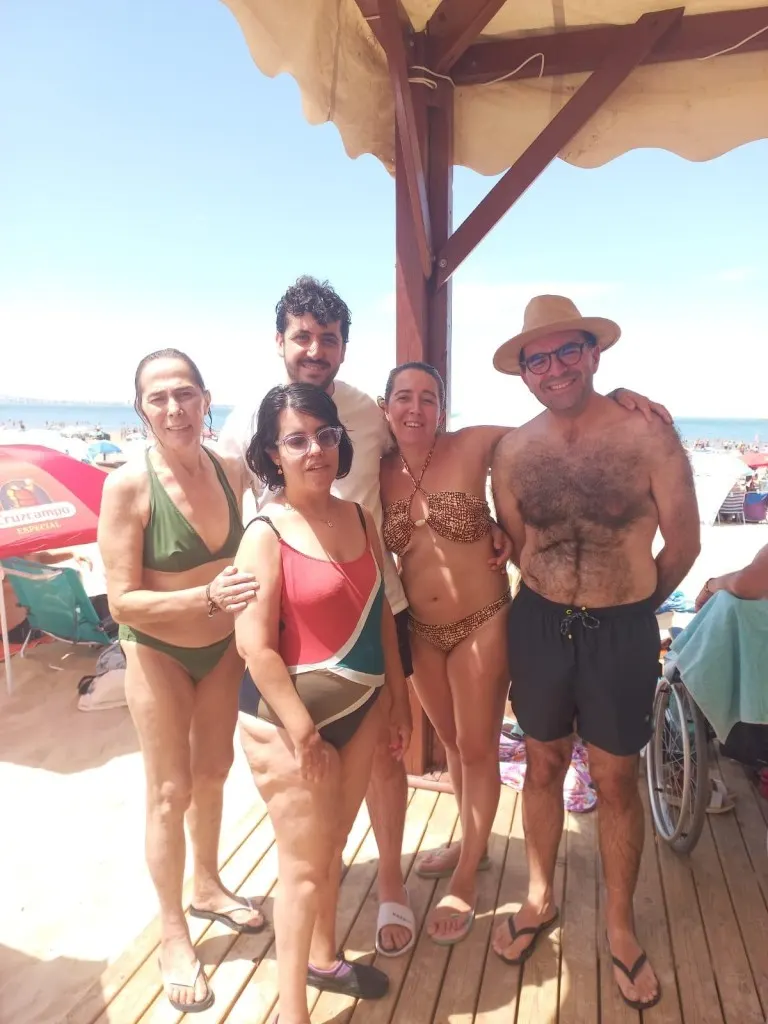 ocio-inclusivo-playa-daño-cerebral-sevilla-ictus