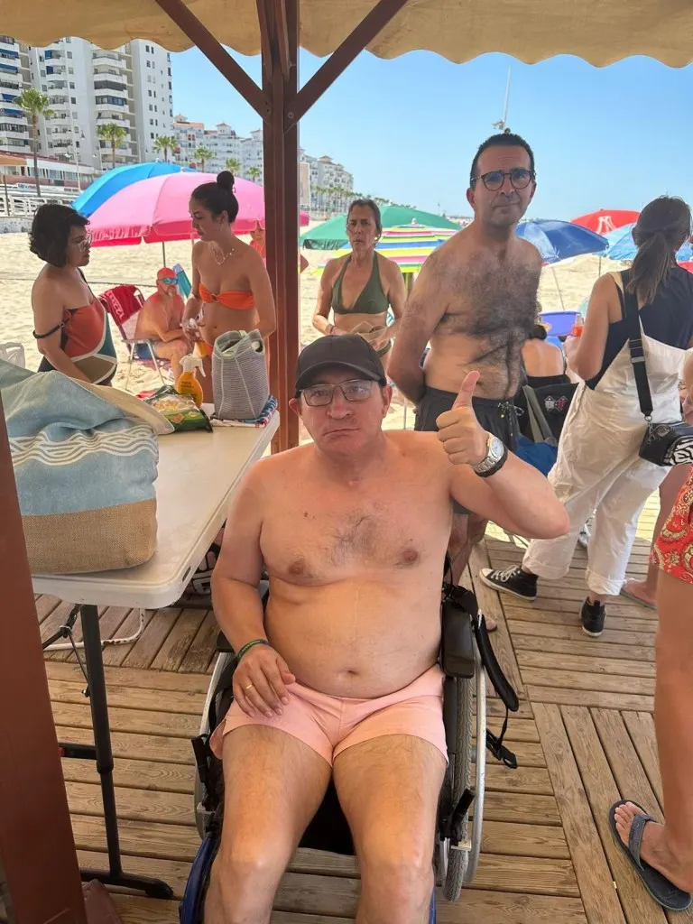 ocio-inclusivo-playa-daño-cerebral-sevilla-ictus