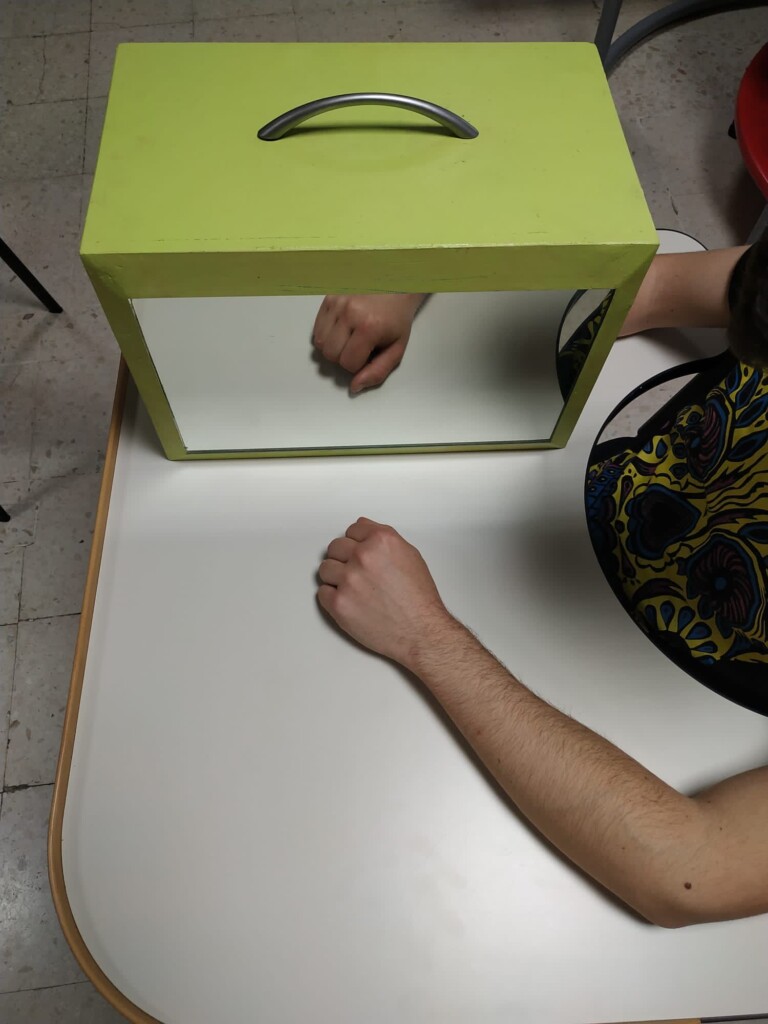 terapia-espejo-daño-cerebral-adquirido-infantil-DCAI-DCA-Sevilla