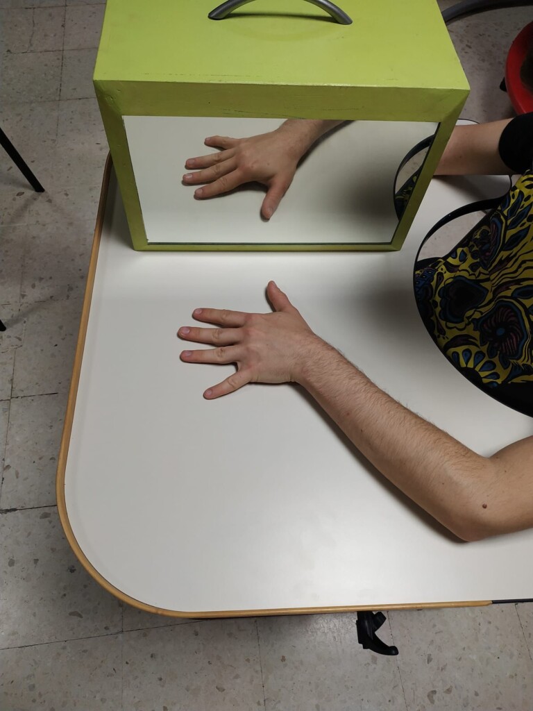 terapia-espejo-daño-cerebral-adquirido-infantil-DCAI-DCA-Sevilla